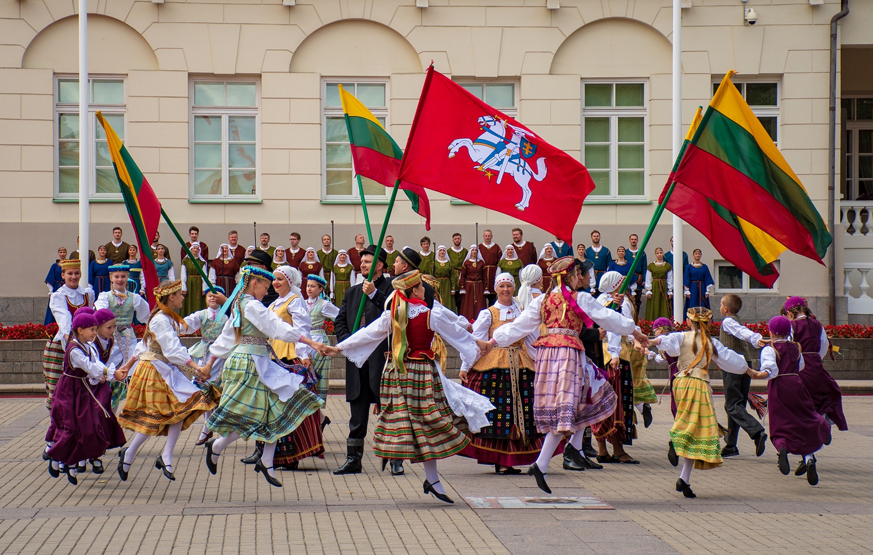 Какой праздник в литве. Литва. Какой праздник в Литве 6 июля. Palestian Dances old National.